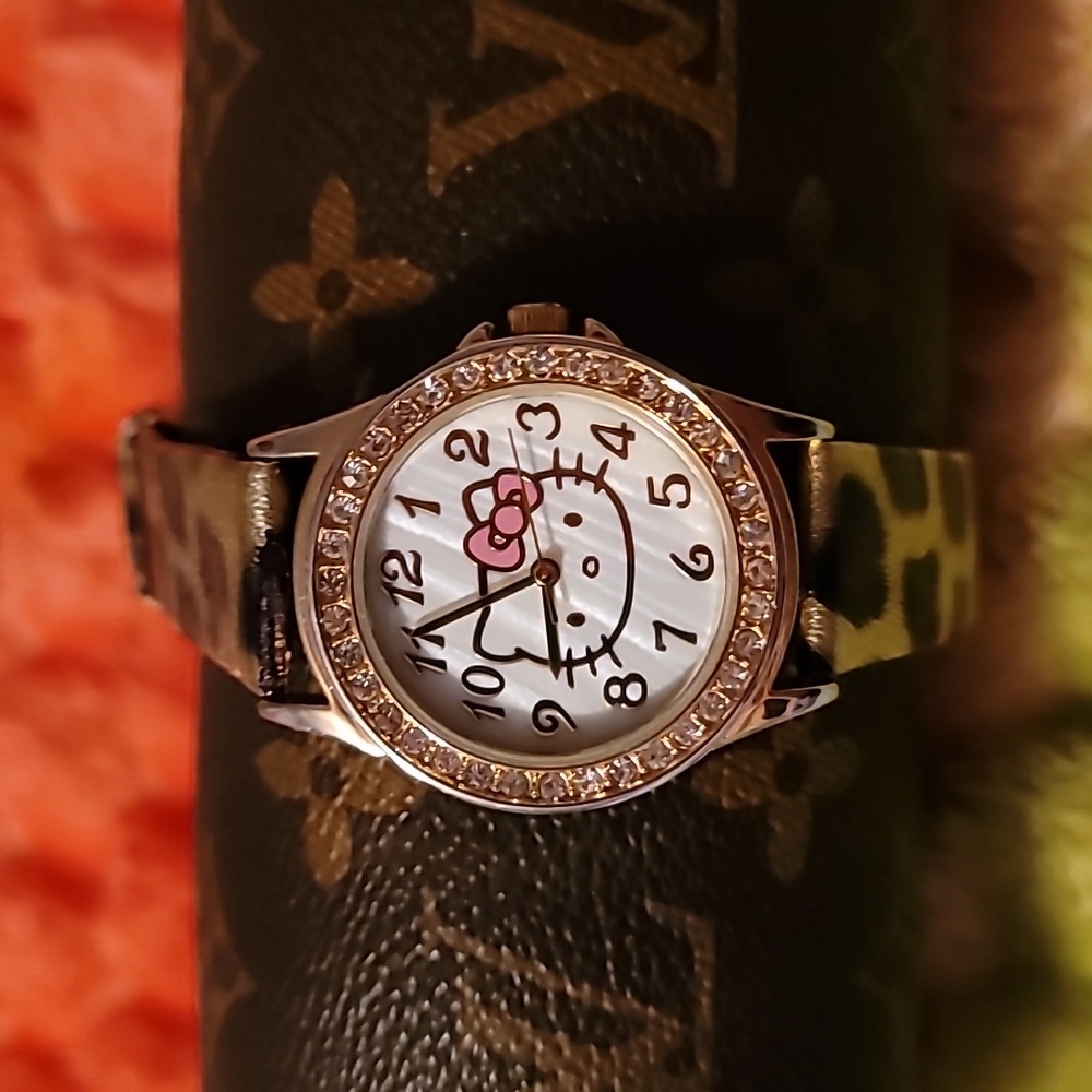 Sanrio Hello Kitty Gold Crystal Studded Bezel Leopard Print Band Textured Face‎